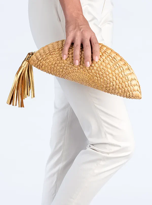 MonPanama-lisaclutch-goldentassels-girlstanding-600x900 MonPanama-lisaclutch-goldentassels-girlstanding-600x900