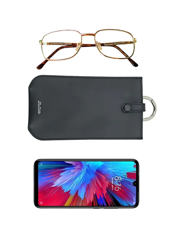 monpanama_glasses-pouch_black_withthing-studio_600x900 monpanama_glasses-pouch_black_withthing-studio_600x900